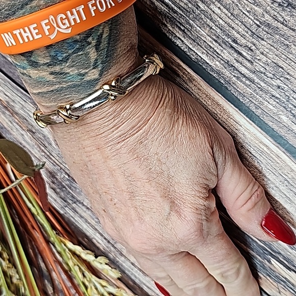 SILVER & GOLD TONE X STRETCH BRACELET - Picture 7 of 8